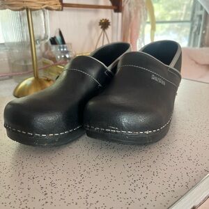 Sanita Shelby Clogs size 40. Great for healthcare workers and chefs!